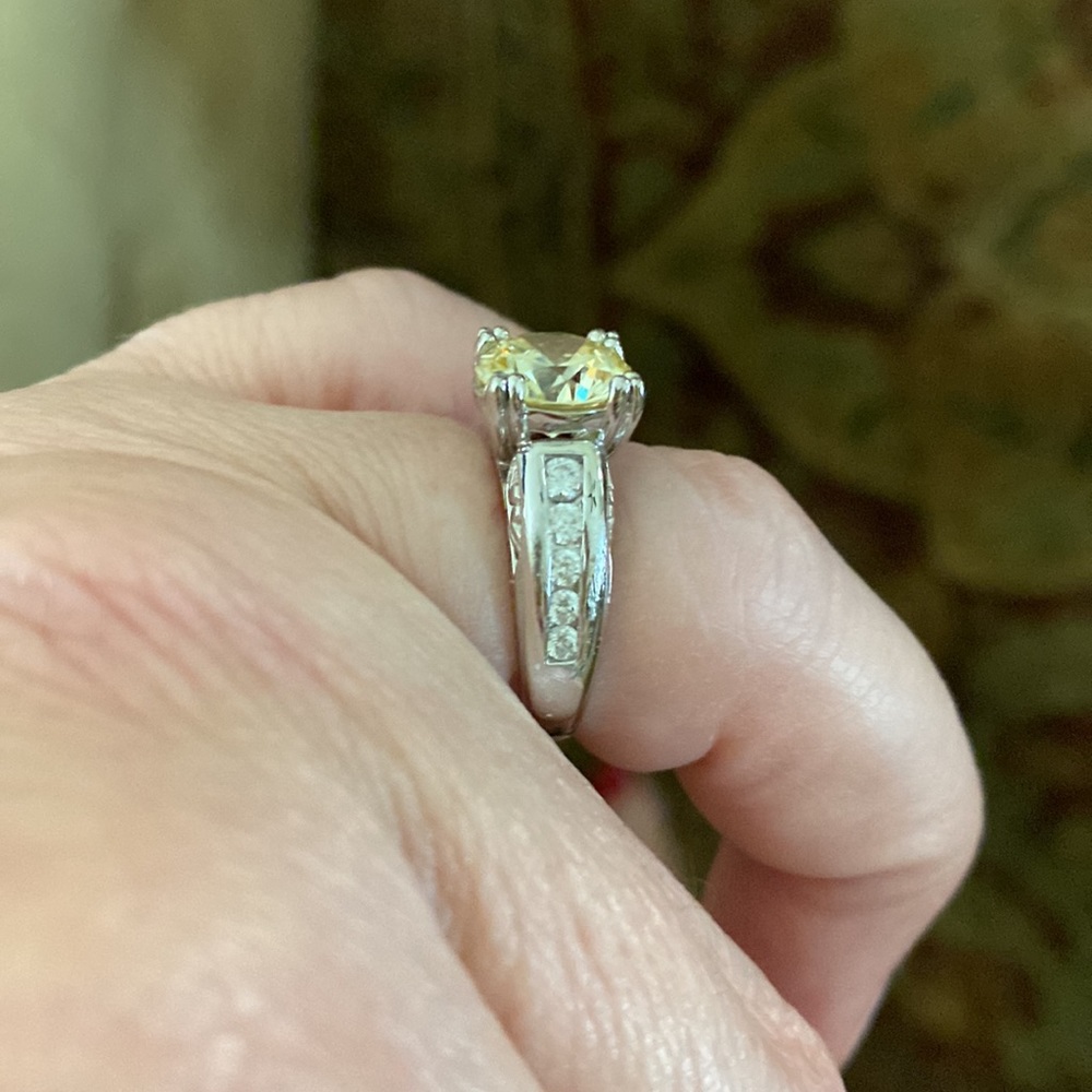 QVC diamonique size 6 round yellow center, round stones in band - Picture 2 of 3